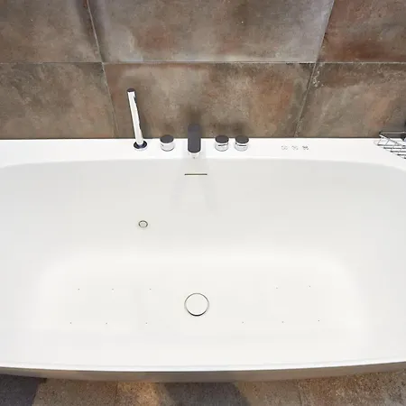 Route De Tsarbouye 17, 4br, Les Dauphinelles Appartement *