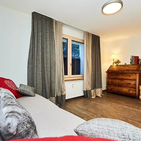 شقة Route De Tsarbouye 17, 4br, Les Dauphinelles *